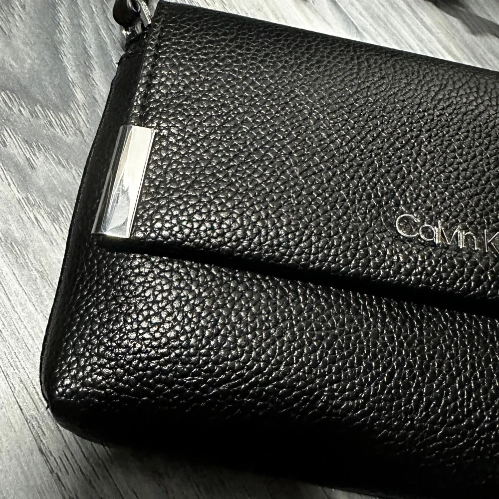 BNWOT Calvin Klein Foldover Flap Crossbody Bag - Picture 3 of 13